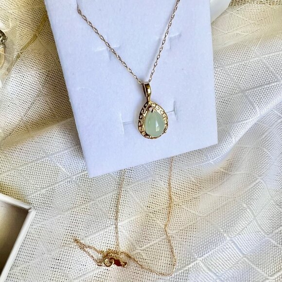 Green Jade Pendant Necklace 10K Gold Pendant, 14K Gold Chain - Picture 15 of 16